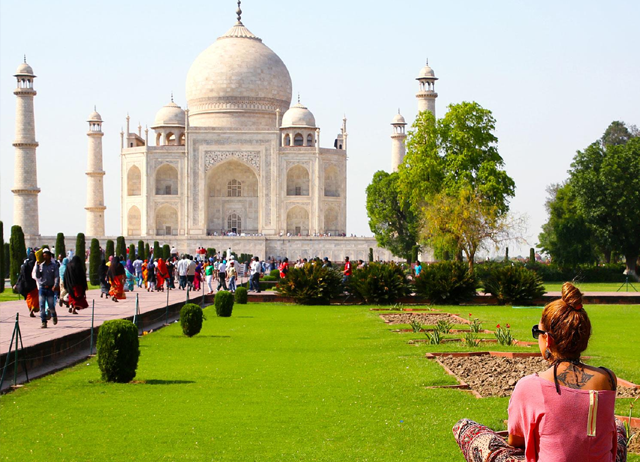 Vista del Taj Mahal durante el viajar a la india